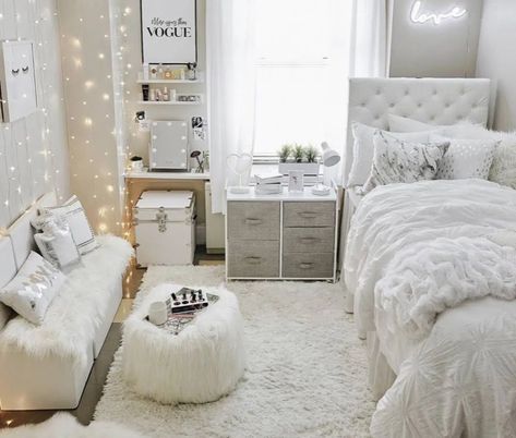 Small Girls Bedrooms, Zimmer Diy, Girls Bedroom Makeover, Bedroom Decor For Teen Girls, Cute Bedroom Decor, Redecorate Bedroom, Cozy Room Decor, Teen Bedroom Decor, Girl Bedroom Decor