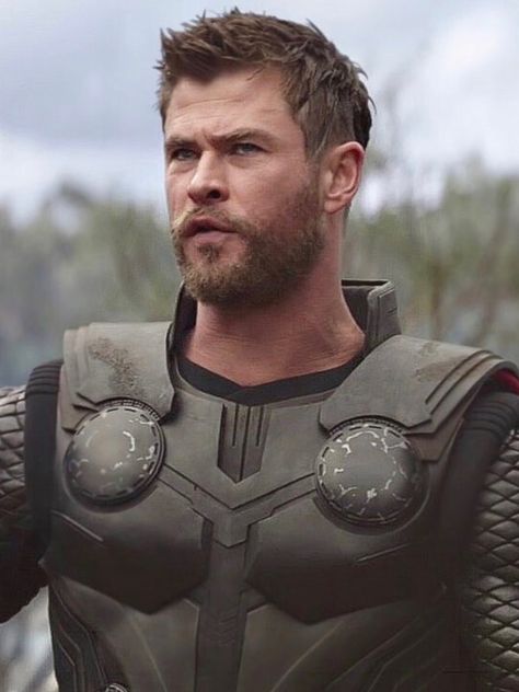 Thor Thor Short Hair, Thor Hairstyle, Thor Ragnarok Haircut, Thor Haircut, Thor Hair, Thor Marvel, Mens Hairstyles With Beard, Chris Hemsworth Thor, Hair Style Korea