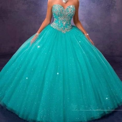 Mexican Quinceanera Dresses, African Bridesmaid Dresses, Prom Dresses Off The Shoulder, Flower Prom Dress, Pretty Quinceanera Dresses, Princess Gown, Old Dresses, Evening Dress Fashion, Fairytale Dress