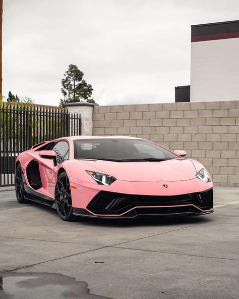 Pink Sparkly Lamborghini, Pink Ferrari, Kereta Sport, Pink Lamborghini, Tmax Yamaha, Carros Lamborghini, Cars Tattoo, Aventador Lamborghini, Aesthetic Cars