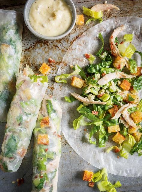 RICARDO | Caesar Rolls Caesar Salad Wrap, Rice Paper Recipes, Rice Paper Wraps, Chicken Caesar Wrap, Rice Wraps, Salads To Go, Salad Rolls, Rice Paper Rolls, Spring Roll Recipe