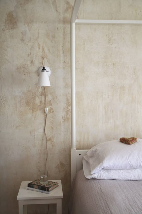 Tuscan Walls, Lime Wash Walls, Lime Plaster, Venetian Plaster Walls, Lime Wash, Interiors Bedroom, Distressed Walls, Washing Walls, Bedroom Lights