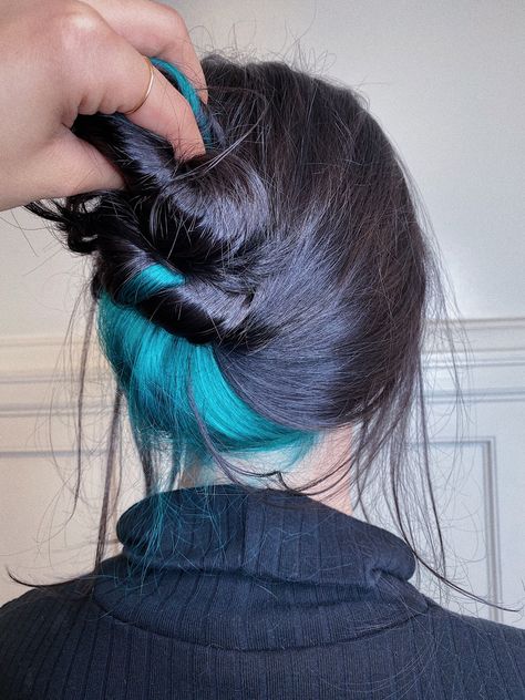 Blue Hair Ideas For Brunettes, Teal Peekaboo, Teal Ombre Hair, Hair Color Ideas For Brunettes Short, Colored Hairstyles, Peekaboo Hair Colors, Body Makeover, Camping Hair, Split Dyed Hair