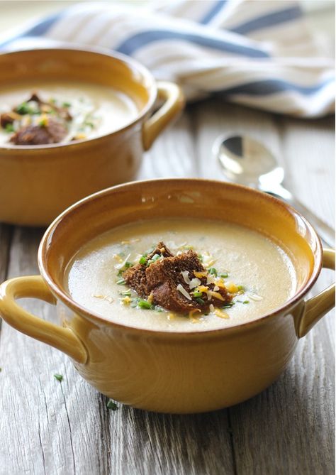 Cauliflower Potato and Leek Soup- a simple soup that's extra creamy and comforting | www.makingthymeforhealth.com (dairy-free) Burrito Boats, Leek And Cauliflower Soup, Potato And Leek Soup, Mexican Zucchini, Soup Making, Squash Lasagna, Vegan Spaghetti, Cauliflower Potatoes, Potato Leek