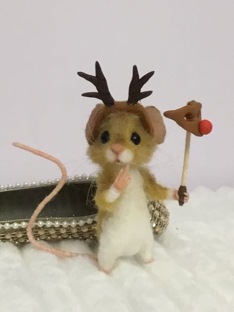 Xmas Mouse, Mouse Christmas Ornaments, Sweaters For Felted Mice, Needle Felted Christmas Mice, Felted Mice, Needle Felted Sleeping Mouse, Needle Felted Ornaments, Diy Felt Christmas Ornaments, Needle Felting Tutorial