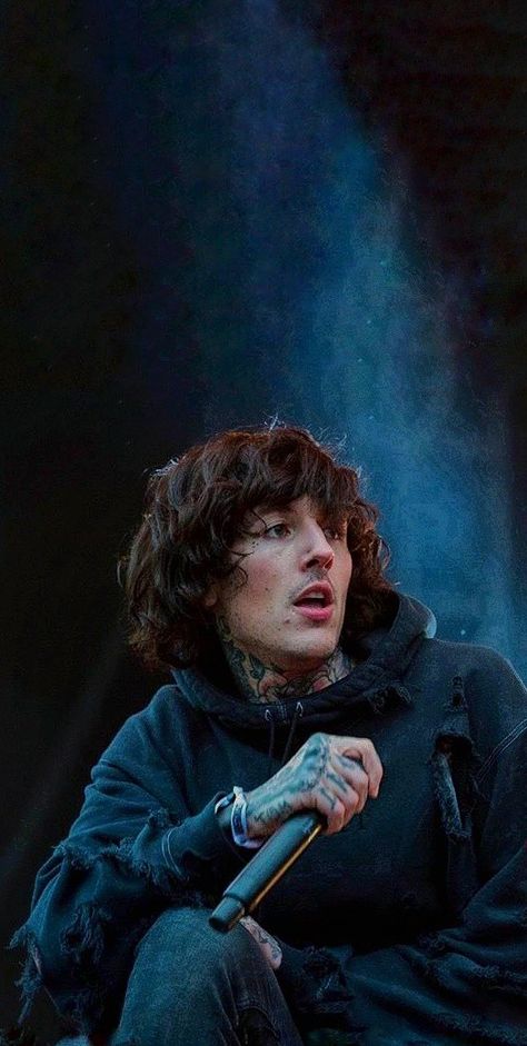 Oil Sykes Wallpaper, Bring Me The Horizon Oliver Sykes, Oly Sykes, Bmth Wallpaper Aesthetic, Oliver Sykes Aesthetic, Metalcore Wallpaper, Oli Sykes Wallpaper, Bring Me The Horizon Wallpapers, Ollie Sykes