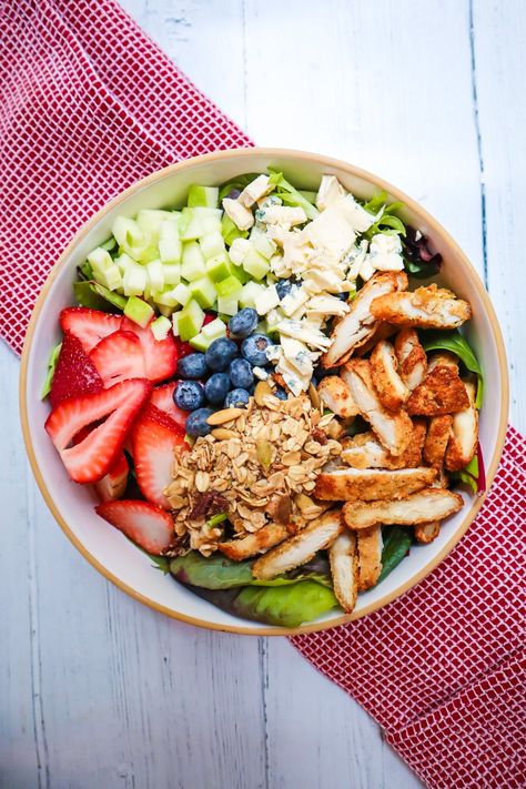 overhead view of a bowl of chick-fil-a market salad Fast Food Salads, Market Salad, Apple Cider Vinaigrette, Chicken Cutlet Recipes, Copycat Chick Fil A, Cider Vinaigrette, Clean Eating Diet Plan, Harvest Salad, Fresh Salad Recipes