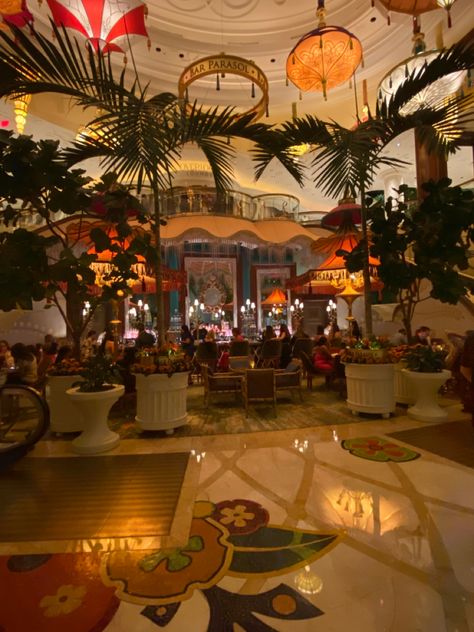 Beautiful bar inside the Wynn in Las Vegas The Wynn Las Vegas, Las Vegas Bars, Vegas Bars, Westgate Las Vegas, 2024 Moodboard, Las Vegas Resorts, Miami Life, Wynn Las Vegas, Beautiful Bars