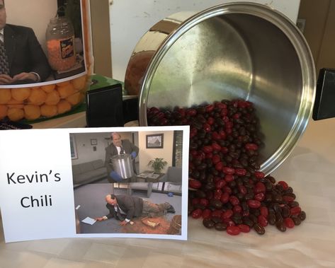 Kevin’s Chili - The Office Party Oneder Mifflin, Office Themed Birthday Party, Wedding Parcels, Office Themed Party, Office Baby Showers, Office Birthday Party, Office Halloween, The Office Show, Office Themes