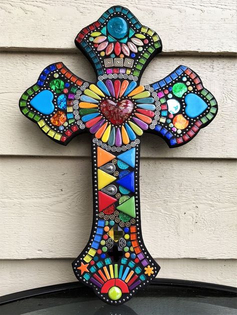 Mosaic Crosses Ideas, Mexican Folk Art Decor, Cross Painting, Hand Painted Crosses, Dot Mandalas, Mosaic Art Diy, Mosaic Inspiration, Glass Cross, Mosaic Crosses