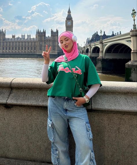 hijab https://amzn.to/3NqMumM jeans https://amzn.to/3pmCanQ white top https://amzn.to/3NrbQB8 top https://amzn.to/3poDTJm bag https://amzn.to/3PxcNud head phone https://amzn.to/3JxEHT6 https://amzn.to/3XpOujU Jeans Outfit Hijab, Cargo Jeans Outfit, Head Phone, Hijabi Outfits, Outfit Hijab, Straight Leg Denim, Cargo Jeans, White Top, White Tops