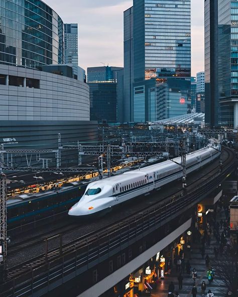 Train Wallpaper, Kansai International Airport, Japanese Town, Japan Train, Tokyo Japan Travel, Bullet Train, Landscape And Urbanism, Aesthetic Japan, Disney World Vacation