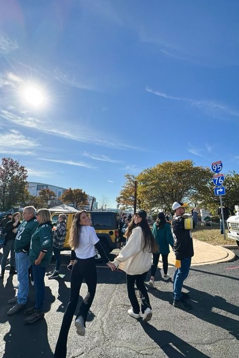 #bestie #friendship #daydrinking #goodvibes #goodfriends #gobirds #EAGLES #winners #drinkinggames #beer #budlight #eagleshat #comfycute #philly #philadelphia #xfinity #smiles #longlegs Tailgate Aesthetic, College Tailgate Aesthetic, Jmu Tailgate, Tailgate Step, Truck Tailgate, Park City, Romance