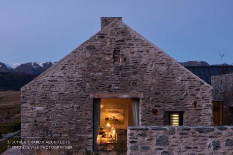 Central Otago, House Cladding, Modern Barn House, Cottage Plan, Stone Cottage, Modern Barn, Stone Houses, Mountain House, Stone House