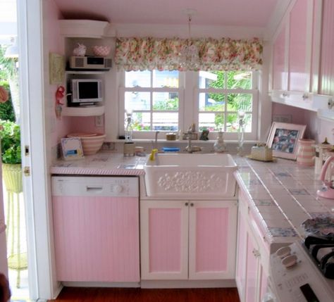 Pink Retro Kitchens | Pink And White Kitchen, Pink Retro Kitchen, Retro Pink Kitchens, Pink Cabinets, Rooms Decoration, Shabby Chic Decorating, Chic Kitchen Decor, Casa Retro, Shabby Chic Kitchen Decor