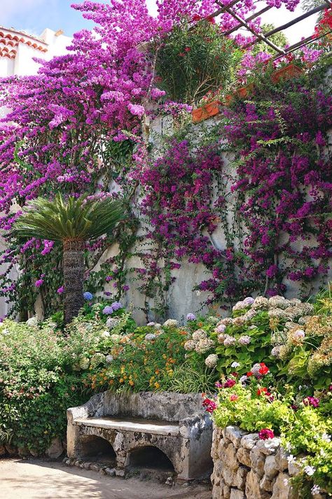 Traveling Italian Style: A Day Trip Through the Amalfi Coast via History in High Heels Italian Landscaping, Tuscan Style Garden, Italian Patio, Cottage Garden Design, Italian Landscape, Rock Garden Landscaping, Italian Garden, Awesome Pictures, Mediterranean Garden