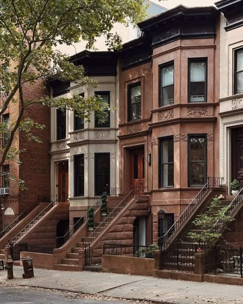 Brown Stone House Exterior New York, Brick Building Aesthetic, Town In Bloxburg, Town Mouse And Country Mouse, House In City, Witches Hut, Architecture Girl, Brown Building, Manhattan Photography