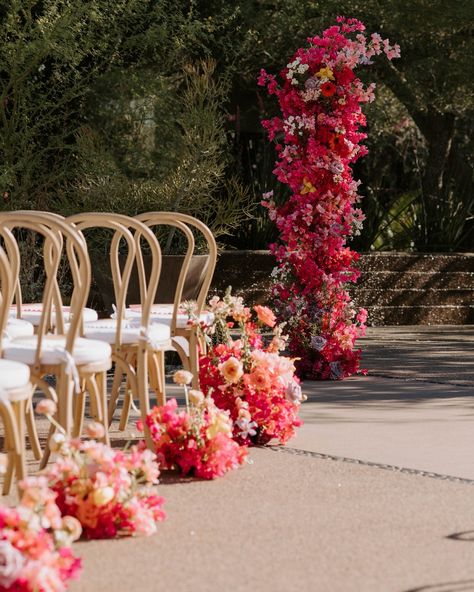 Floral details from Amanda and Jake’s colorful citrus and bougainvillea wedding🩷✨ I’ve always dreamed of designing ceremony flowers with lush bougainvillea in place of greenery. Adorning their aisle with blooming meadows that would also transition to their reception table centerpieces was boug-i-ful Bringing their vibrant wedding vision to life with @kmarieweddings was a blast! Bougainvillea Wedding, Reception Table Centerpieces, Vibrant Wedding, Colorful Florals, Desert Botanical Garden, Reception Tables, Wedding Vision, Socal Wedding, Bali Wedding