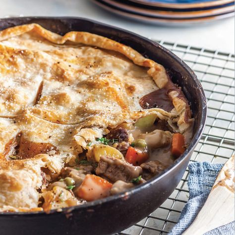 Biscuit Pot Pie, Beef Pot Pie, Sugar Spun Run, Recipes Ground Beef, Beef Pot Pies, Iron Recipes, Thanksgiving Turkey Leftovers, Turkey Pot Pie, Cast Iron Recipes