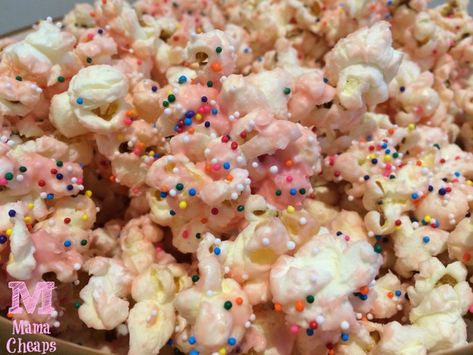 princess popcorn Princess Party Snacks, Princess Popcorn, Princess Snacks, Princess Party Food, Easter Sugar Cookies, Baby Shower Treats, Chocolate Popcorn, Candy Popcorn, Pink Food Coloring