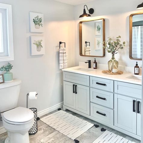 Guest Bathroom Ideas Two Sinks, Bathroom Decor Ideas White Cabinets, Master Bathrooms Decorations Ideas, Couples Bathroom Ideas, Bathroom Counter Decor Double Sink, Townhome Decor, Double Sink Bathroom Ideas, Guest Bathroom Sinks, Couples Bathroom