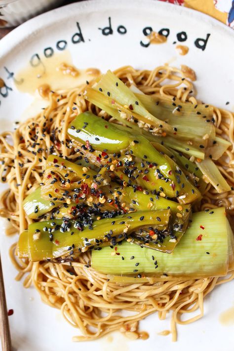 Spicy Miso Braised Leeks with Noodles Sesame Seeds Recipes, Braised Leeks, Blueberry Lemon Scones, Fried Peppers, Leek Recipes, Marinated Mushrooms, Squash Salad, Lentil Stew, Carrot Salad