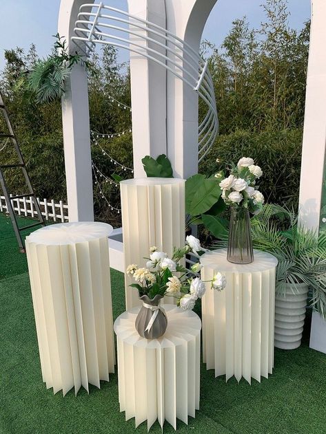 Wedding Columns, Preschool Fine Motor Activities, White Wedding Decorations, Cake Dessert Table, Curved Table, Led Decoration, Roman Columns, Paper Flower Decor, Diy Kitchen Island