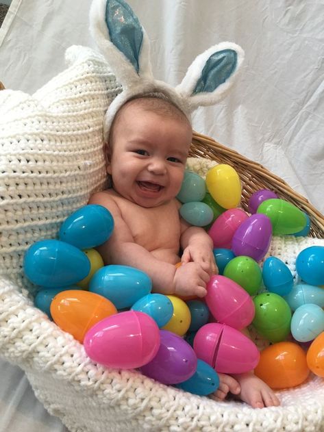 Baby Boy Easter Pictures, First Easter Pictures, Holiday Baby Pictures, Baby Easter Pictures, Baby First Easter, Easter Baby Photos, Easter Pics, Diy Newborn Photography, Baby Easter Basket