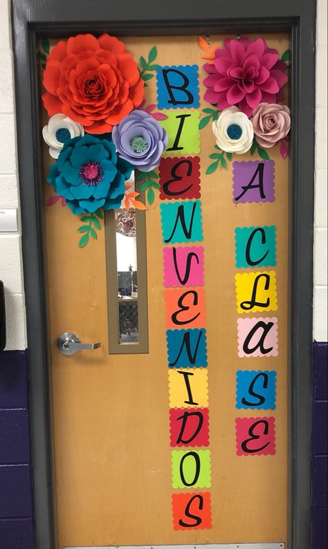 Spanish Class Door Decorations, Mexico Door Decorations Classroom, Elementary Spanish Classroom Decor, Spanish Classroom Door Ideas, Spanish Class Aesthetic, Spanish Classroom Door, Spanish Classroom Bulletin Boards, Spanish Welcome Sign, Esl Classroom Decor