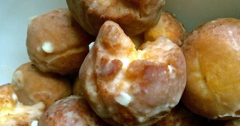 Sour Cream Donut Holes Recipe, Sour Cream Donut Holes, Sour Cream Donut, Donut Hole Recipe, Cake Donuts Recipe, Easy Donut Recipe, Doughnut Holes, Baked Doughnuts, Fried Donuts