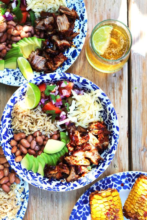 Pulled Pork Mexican, Mexican Buddha Bowl, Pulled Pork Dishes, Pork Mexican, Pork Bowl Recipe, Buddha Bowl Recipe, Healthy Main Meals, Bbq Pulled Pork Recipe, Slow Cooked Pulled Pork