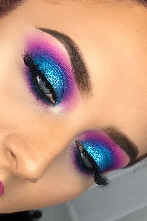 Pink and blue smokey eyes! Mermaize Pink And Blue Makeup Ideas, Two Color Makeup Eye Shadows, Blue Pink Eye Makeup, Blue Pink Makeup Look, Bright Smokey Eye, Pink Blue Eyeshadow, Purple And Pink Eye Makeup, Pink And Blue Eyeshadow Looks, Pink And Purple Eyeshadow Looks