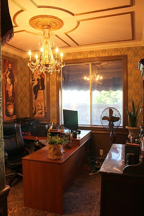 Disney Theme Haunted Mansion Office. Mine will be a craft room but similar. Haunted Mansion Aesthetic, Mansion Office, Haunted Bedroom, Little Prince Birthday Party, Disneyland Recipes, Haunted Mansion Decor, Mansion Decor, Disney Office, Mansion Rooms