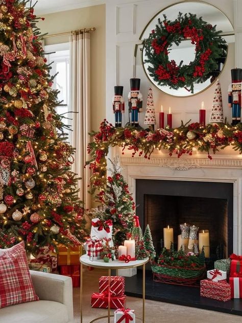 Nancy Myers Christmas Aesthetic, Grinch Christmas Aesthetic, Christmas Decir, Red Green Gold Christmas, Christmas Fireplaces, Nancy Myers, Christmas Staircase, Workout Inspo, Cozy Christmas Decor