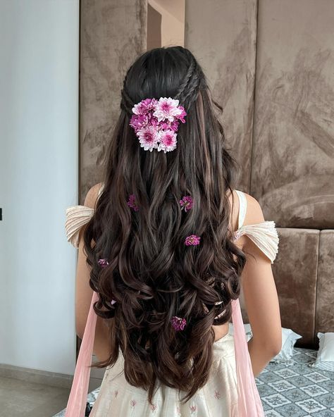 Khushi Mehta Hairstylist (@hairbykhushimehta) • Instagram photos and videos Desi Vibes, Long Bridal Hair, Hair Style On Saree, Hair Style Vedio, Engagement Hairstyles, Bridal Hairdo, Traditional Hairstyle, Easy Hairstyles For Thick Hair, Medium Hair Styles For Women