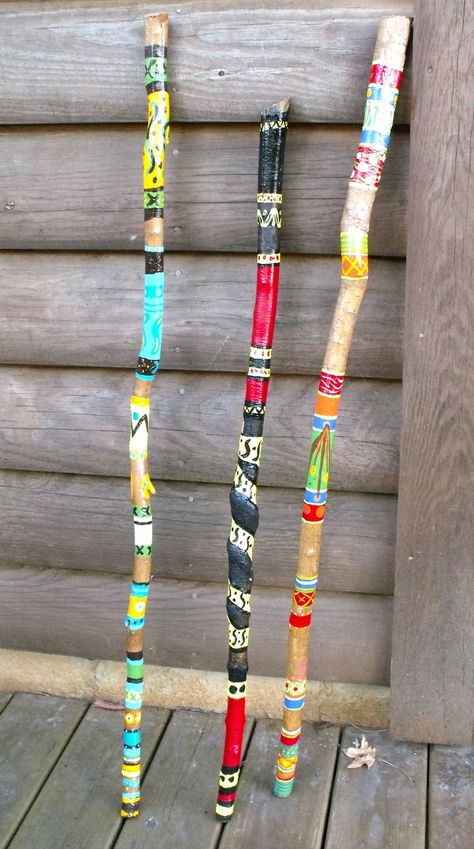 Walking Stick Ideas, Painted Walking Sticks, Diy Walking Stick, Spirit Sticks, Stick Diy, Art Pole, Painted Driftwood, Canes And Walking Sticks, Wooden Walking Sticks