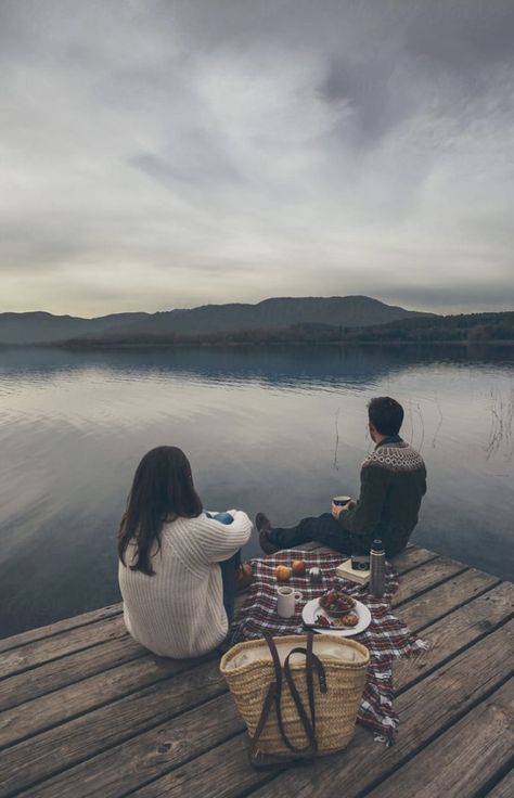 Lake Picnic, Couple Camping, Couples Camping, Camping Couple, Romantic Camping, Outdoor Date, Couples Weekend, Camp Lake, Camping Photography