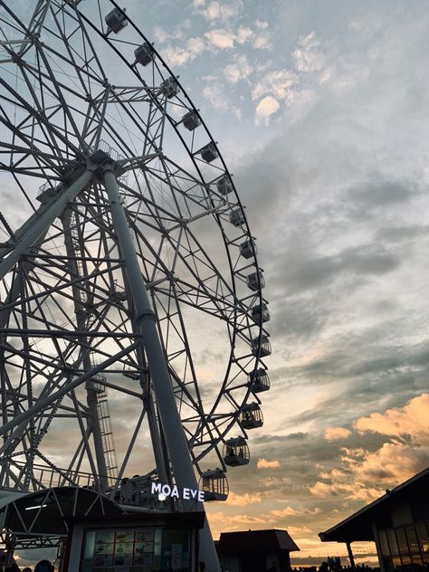 Moa Moa Ferris Wheel Aesthetic, Ferris Wheel Moa, Moa Manila, Moa Seaside, Manila Aesthetic, Ferris Wheel Aesthetic, Seaside Pictures, Philippines Cities, Fake Pic