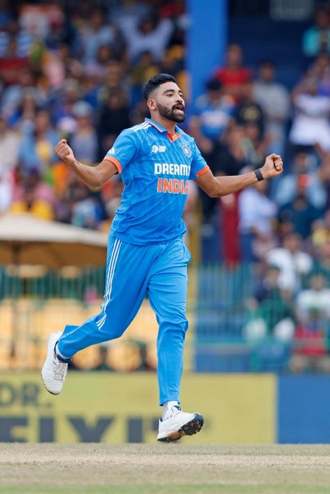 Mohammad Siraj, Chath Pooja Image, D Boss Images, Australia Cricket Team, Kohli Wallpapers, Color Splash Photo, Joker Images, Super 4, Virat Kohli Instagram