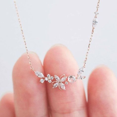 Necleses Necklaces Aesthetic, Aesthetic Necleses, Aesthetic Dainty Jewelry, Simple Beautiful Necklaces, Liontin Aesthetic, Necleses Necklaces, Pretty Jewellery Necklace, Pretty Jewellery Silver, Elegant Necklaces Classy