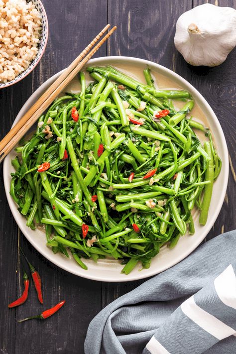 Stir Fry Spinach, Curd Recipes, Fry Food, Fried Spinach, Food Chinese, Chinese Stir Fry, Water Spinach, Asian Vegetables, Curd Recipe