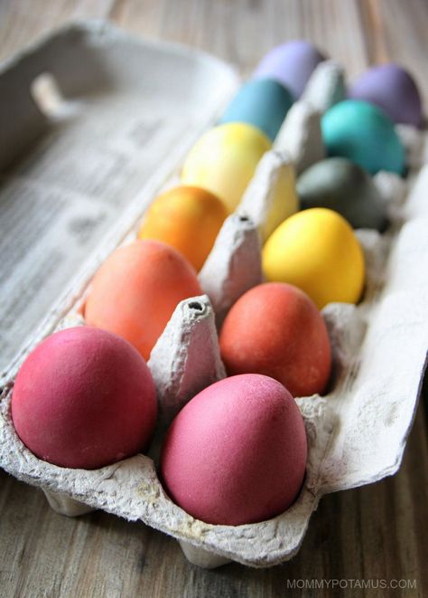 How To Dye Eggs Naturally With Everyday Ingredients Nature Crafts For Kids, Natural Egg Dye, Natural Easter Eggs, Dye Eggs, Natural Food Dye, Dye Easter Eggs, Naturally Dyed Easter Eggs, Colored Eggs, Purple Easter