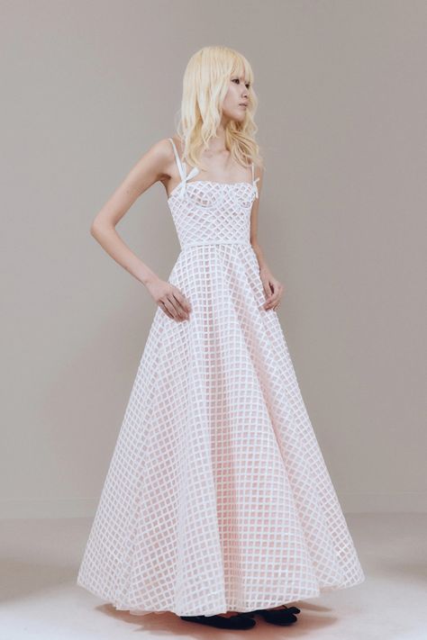 Giambattista Valli Pre-Fall 2024 Collection | Vogue Giambattista Valli Dress, Pre Fall Collection, Special Occasion Outfits, Giambattista Valli, Parisian Chic, 2024 Collection, Pre Fall, Moda Operandi, Fashion Collection