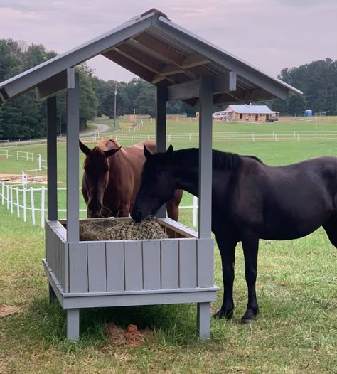 Pony Hay Feeder, Wooden Hay Feeder For Horses, Covered Horse Hay Feeder, Small Horse Shelter, Diy Pony Shelter, Outdoor Hay Feeder For Horses, Outdoor Hay Feeder, Covered Hay Feeder For Horses, Small Horse Paddock