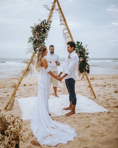 Small Beach Wedding Ideas Simple, Beach Marriage, Beach Wedding Aesthetic, Beach Wedding Setup, Beach Wedding Planning, Beach Wedding Groom, Small Beach Weddings, Intimate Beach Wedding, Wedding Reception Layout