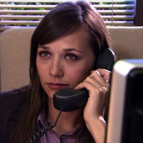 the office | karen filipelli | aesthetic icons Rashida Jones The Office, Karen The Office, Karen Filippelli, Office Cast, Office Icon, Rashida Jones, Fav Characters, Happy Pills, Best Tv Shows