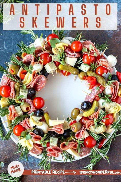 Board Themes Ideas, Small Bites Party, Charcuterie Board Themes, Charcuterie Wreath, Christmas Charcuterie Boards, Santa Christmas Party, Wreath Recipe, Lighted Trees, Food Bar Ideas