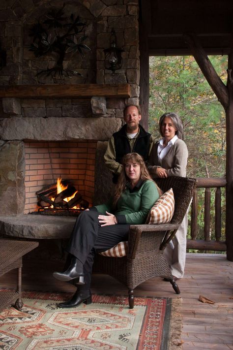 Cow Rock Cottage North Carolina Cottage, Comfy Cottage, Cottage Rooms, Rock Cottage, Decorating Games, Homey Kitchen, Brown Granite Countertops, Southern Home Interior, Heart Pine Flooring