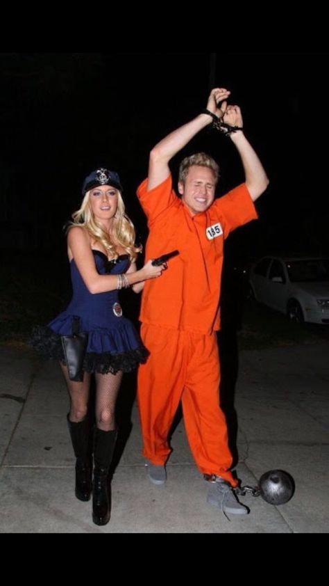 Celebrity Couple Costumes, Partner Costumes, Halloween Costume Couple, Halloween Costumes Pictures, Cute Couples Costumes, Best Couples Costumes, Fest Temaer, Couples Halloween Outfits, Holloween Costume