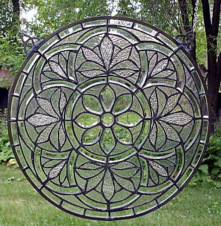 Very pretty leaded round window. Painting Glass Windows, Beveled Glass Window, Painting On Glass Windows, Art Chinois, Painting Glass, Mosaic Stained, Stained Glass Suncatchers, Deco Boheme, Stained Glass Crafts